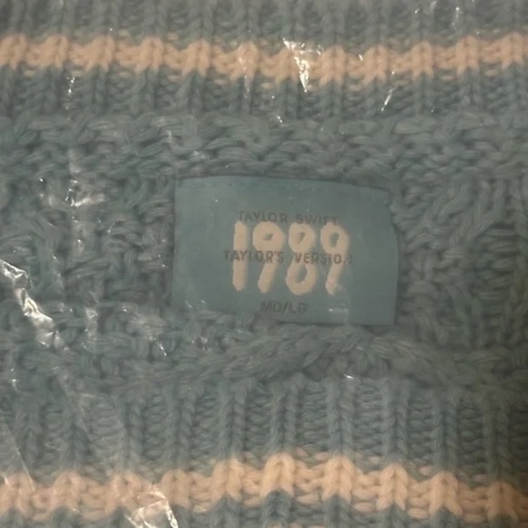 1989 TAYLORS VERSION CARDIGAN - Picture 3 of 7